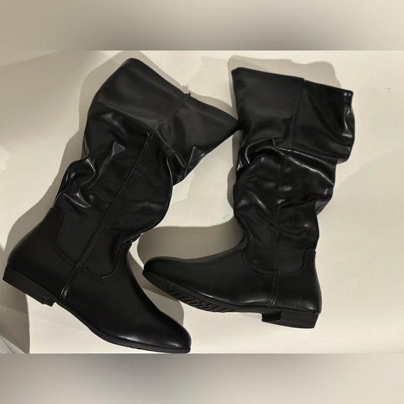 NIB Cloudwalkers black tall slouch boot. Size 8 WIDE. Faux leather. - Picture 4 of 10
